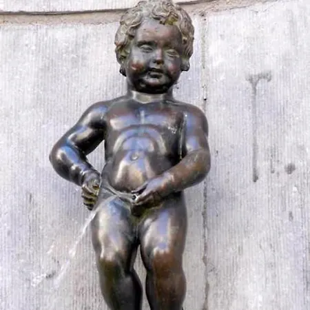 Station 82 C Charleroi-airport *