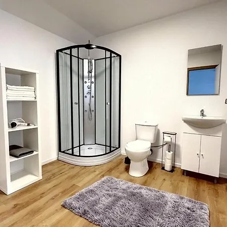 Station 82 C Charleroi-airport Apartment *